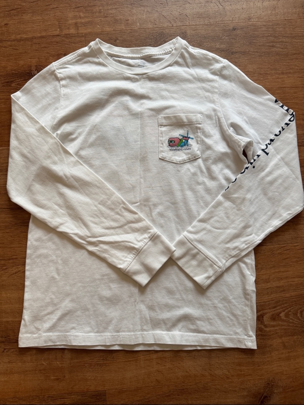 Kids Skii Vineyard Vines White Long Sleeve Pocket Tee with Multicolor Logo Small